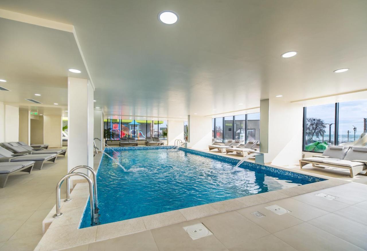 Sunrise King Studio Spa N Pool Beach Resort นาโวดาริ ภายนอก รูปภาพ